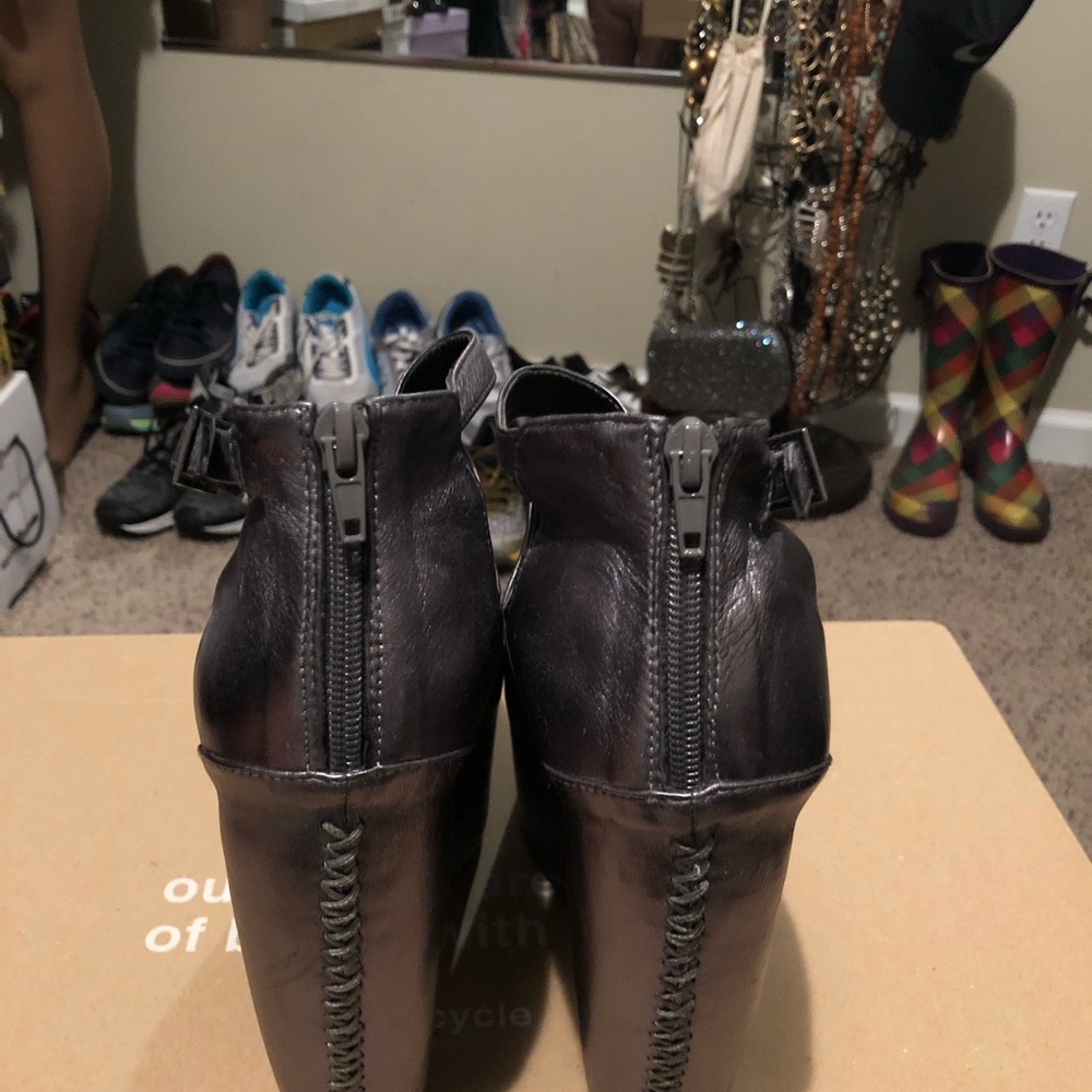 Platform Metalic Shoe - Picture 3 of 4